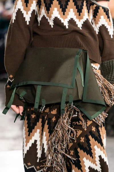 Look 80